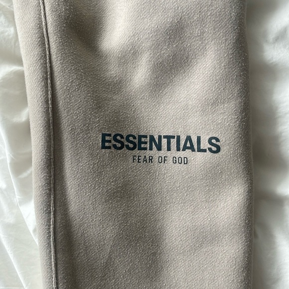 Essentials Fear of God Sweatpants SM - Picture 1 of 4